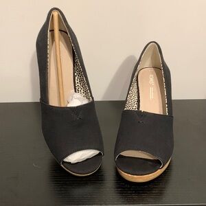 Woman’s Wedge Shoes